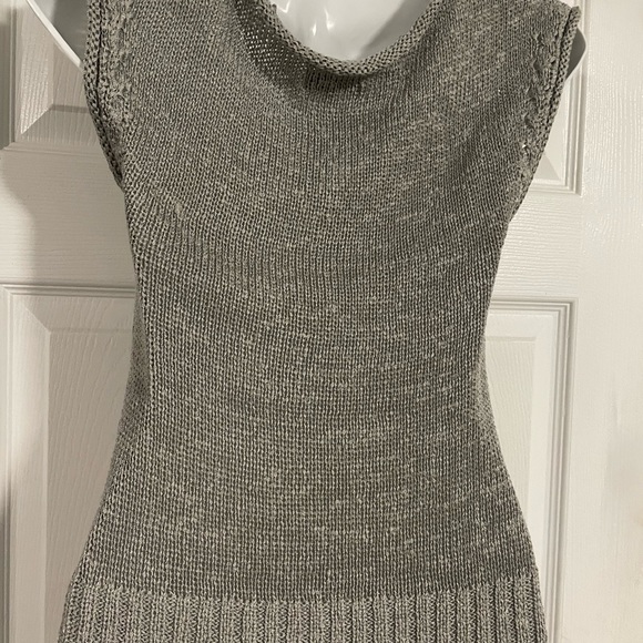 Guess fringe knit grey sweater size small NWOT - Picture 2 of 3